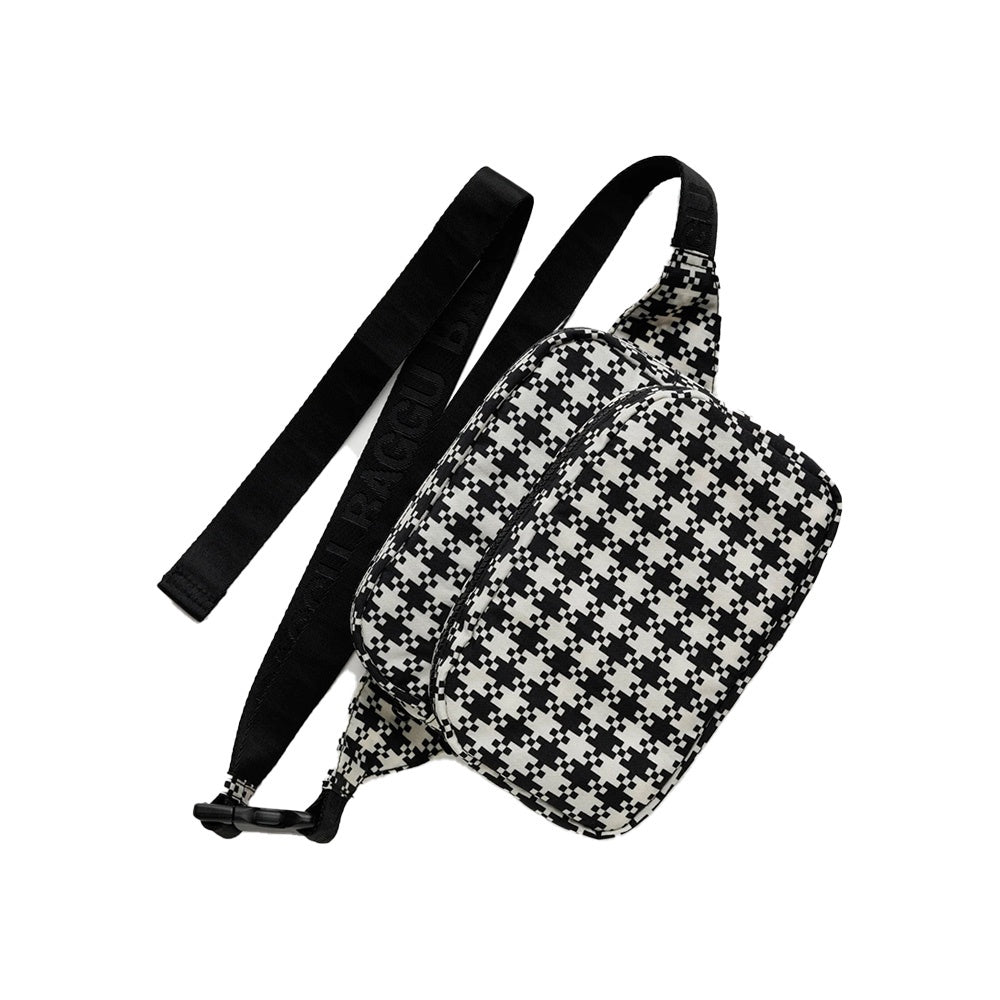 BAGGU FANNY PACK - BLACK & WHITE PIXEL GINGHAM